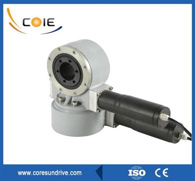 Pritaikomas radijo antenos dviejų ašių sukimosi pavaros sekiklis